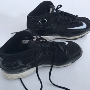 Size 8.5 Nike swingman baseball cleats